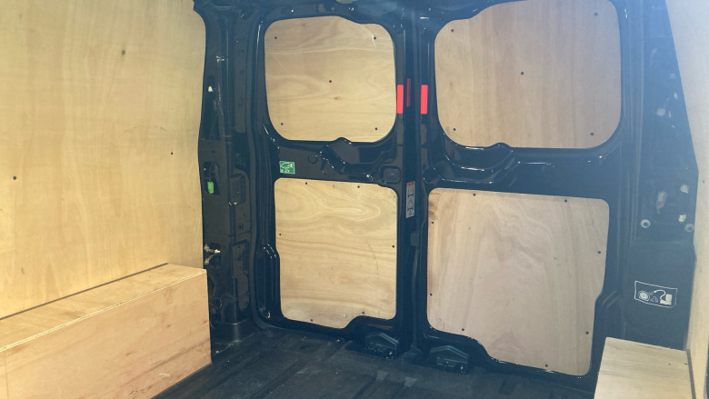 Ford Transit Custom E-320 L1 Rwd 100kW 65kWh H1 Van Limited Auto